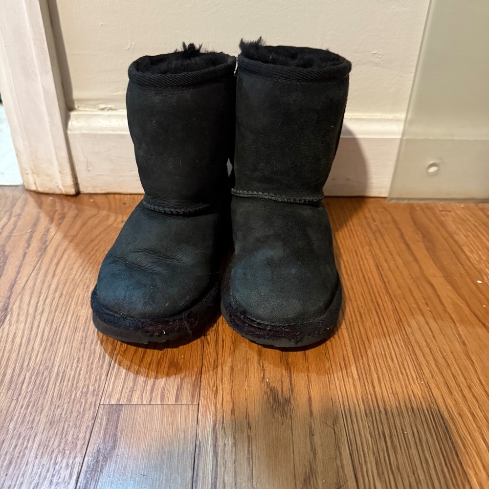 Gently Used UGG Kids Toddler Classic II Boot - Black, Toddler Size 9